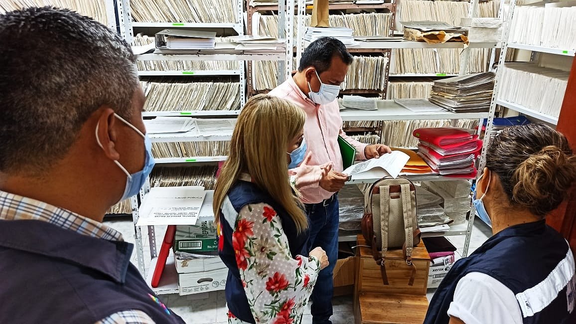 DPS_LosRios's tweet photo. #Guayas | Directora Distrital de Salud, @NarcisaGarzon verifica flujos de atención y dispensación de los servicios en las áreas de Emergencia, Farmacia, Consulta Externa, Emergencia Obstétrica del Hospital Básico de Balzar, con el objetivo de fortalecer su funcionalidad. https://t.co/jcRtrgLy4A