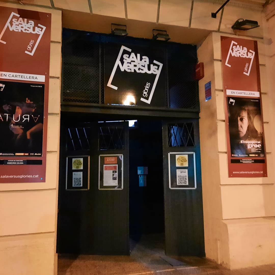 sonia_guimera's tweet photo. Assajant nou projecte a la @salaversus_gl   sota la Direcció de @miquelsitjar i la dramaturga @EstelSole  ❤🎭
#CulturaSegura 
#culturaéssalut 
#elteatreenssalva
@sonia_guimera
#actricesfarandula https://t.co/7jVJhsxbXs