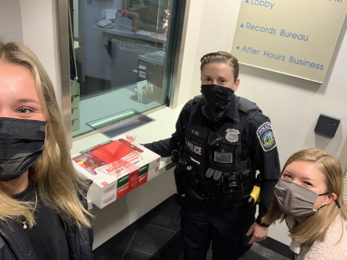 Showing some gratitude to our Hudson Police Department for all they do to keep our community safe! <a href="/LearningHudson/">Hudson Service Learning</a> #kindland #learninghudson #hudsonohschools