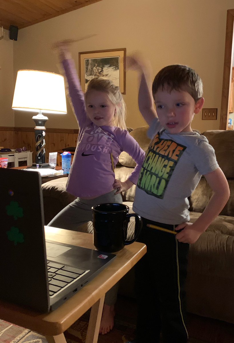 This pair of Cardinals are having a great time at the #JKESSINGALONG! 💙❤️ @JKESWPS @JohnKerrESMusic