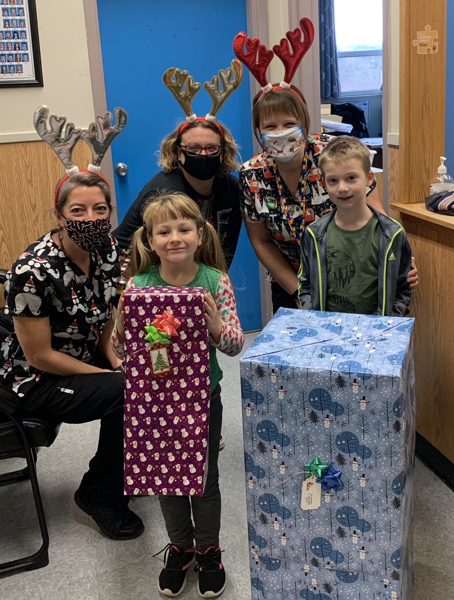 Congratulations to some special winners on receiving gifts from Gary Gosse and Harbour Breeze Catering. <a href="/hrbreezecat/">HarbourBreeze</a> <a href="/Town_BayRoberts/">Town of Bay Roberts</a>