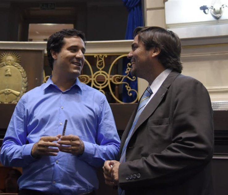 NerinaNeumann's tweet photo. Felicitaciones a los diputados provinciales de la @UCRBuenosAires @MaxiAbad @EmiBalbin por el reconocimiento a su labor legislativa en los #Premio2020 @elparlamentario. #OrgulloRadical https://t.co/BC1GzA60Hj