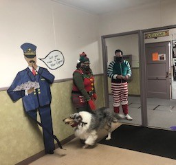 VPSOcelot's tweet image. The Polar Express is ready and waiting for #VPSamazing Kinders. #OcelotAngel and friendly elves are ready to greet the students as they climb aboard.