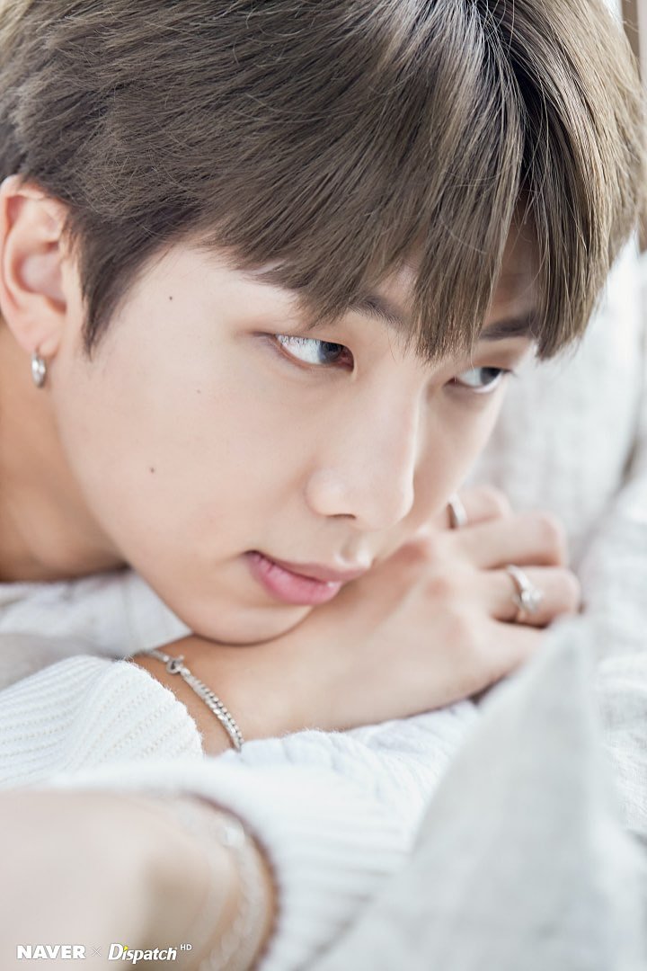 thewingsofbts's tweet photo. .              [📸] Hilo de fotos: @BTS_twt x D'ICON.

¡Nuevas fotos de BTS reveladas por Dispatch para la revista de D'ICON! https://t.co/0JNlGDI7iN