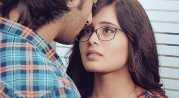 jugnu_panda's tweet photo. Find someone who looks at you like how chand looks at her 'asmaan' 🥺❤️
Happy #MishBir day!

#RheaSharma #YehRishteyHainPyaarKe https://t.co/HwaewG4rBU