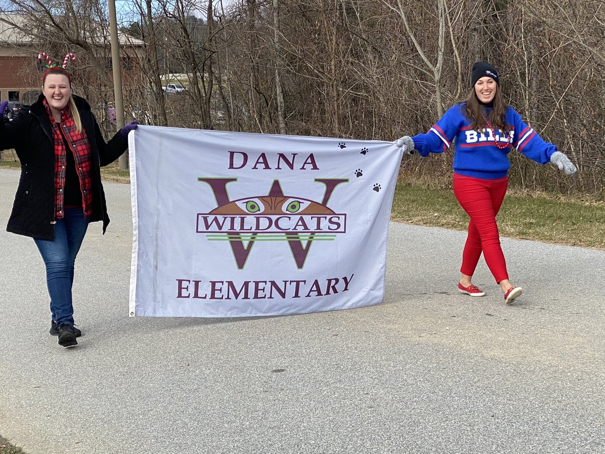 dcwmains's tweet photo. The Dana Christmas Parade was so much fun. Parents and teachers synergized and came up with a safe alternative to our annual Christmas Extravaganza! #danaleads2020 @Dana_Elementary @HCPSNC https://t.co/cXp4ua84qE