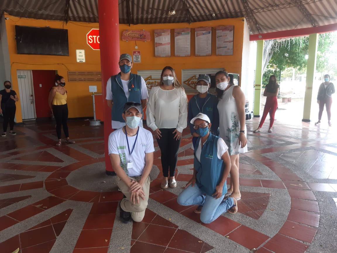 asangelcolombia's tweet photo. Una vez más agradecidos con Colombia y su gente, quienes a través de fundaciones como @TAAP, @FrutoBendito @CompartamosLaFelicidad entregamos 60 mercados de alimento e higiene a mujeres cabezas de familias de la población migrante proveniente de Venezuela en Riohacha. https://t.co/hsmAXPhgDC