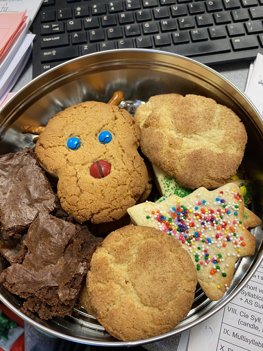 MrsDavisWCE's tweet photo. It’s the little things that put a smile on your face and make your day so great: from a personal tin of cookies from a former student’s family to a nice note from your students (who may have forgotten you were coming to their classroom today😉). https://t.co/yaU67Wh06b