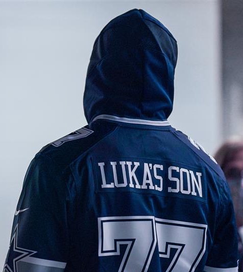 dallasmavs's tweet photo. Looks like @jalenbrunson1 got his custom jersey 😭 https://t.co/o1PiBZJqMa