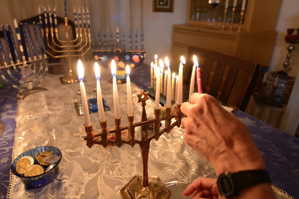 GlobalGlory's tweet photo. Last night of Chanukah! Happy Hanukkah everyone! 🕎#chanukah #hanukkah #globalglory #FestivalofLights #latkes #candles #hanukkiah https://t.co/pXtVRb4EOB