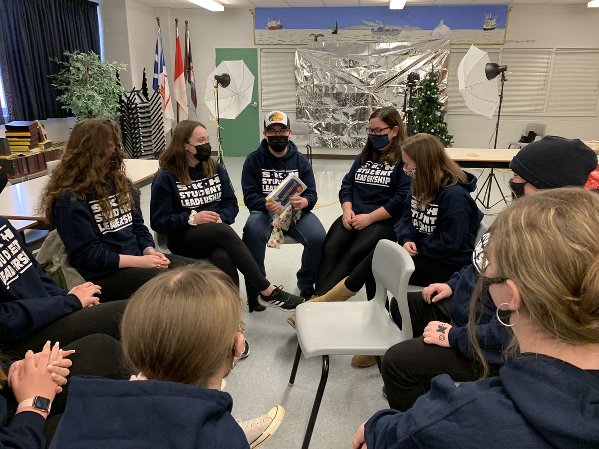 skhmavericks's tweet photo. SKH Student Leadership Christmas Meeting!! 🎄🐴💙🎄💙#groupbuilding #noahforthebigwin #familyfeud #4000points #3points @NLESDCA https://t.co/Z3kPApVVVr