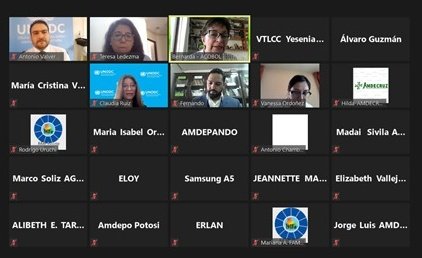 UNODCBolivia's tweet photo. #Today with the support of @SueciaEnLaPaz, @UNODCBolivia in coordination with @MinJusticiaBol, @FAM_Bolivia1 and @ACOBOLoficial held the #Webinar of #Training for Trainers of the Municipal Departmental Associations (#AMDEs), on the Municipal Transparency Transition Guide https://t.co/1OjOnJhxZy