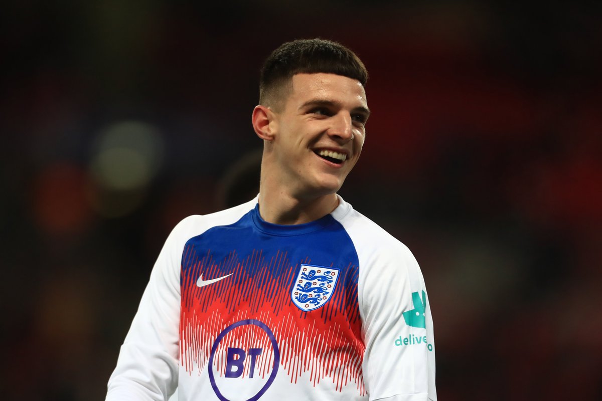 Rice would be perfect on the left side of a double pivot in a 4-2-3-1 with a very good range of diagonal passing and composed 'line breaking' passes however Rice has now adopted a single holding role at West Ham which would be perfect for Manchester United.