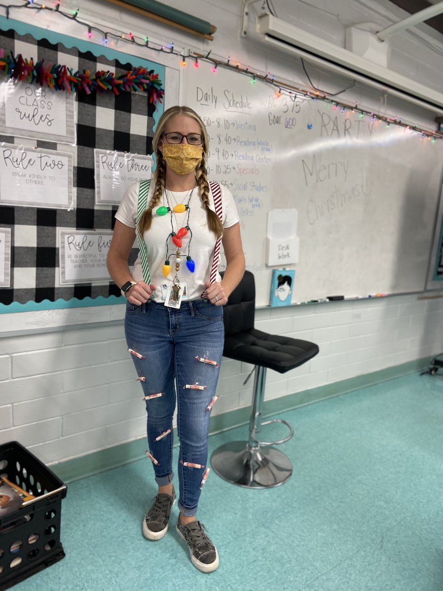 Nataliemaynard's tweet photo. Idiom day... I was a “smarty pants” #iteachthird #itsthemostwonderfultimeoftheyear #lookingsillyisfun https://t.co/kUxYGKgU2h
