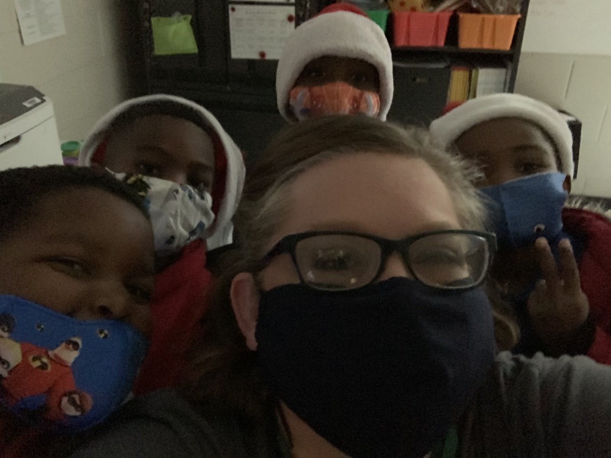 TorresKCubs's tweet photo. Selfies with my K Cubs!
#ncssbethebest #weareone @LIVEOAKELEM @ErickaLiveOak https://t.co/CTNdR470VR