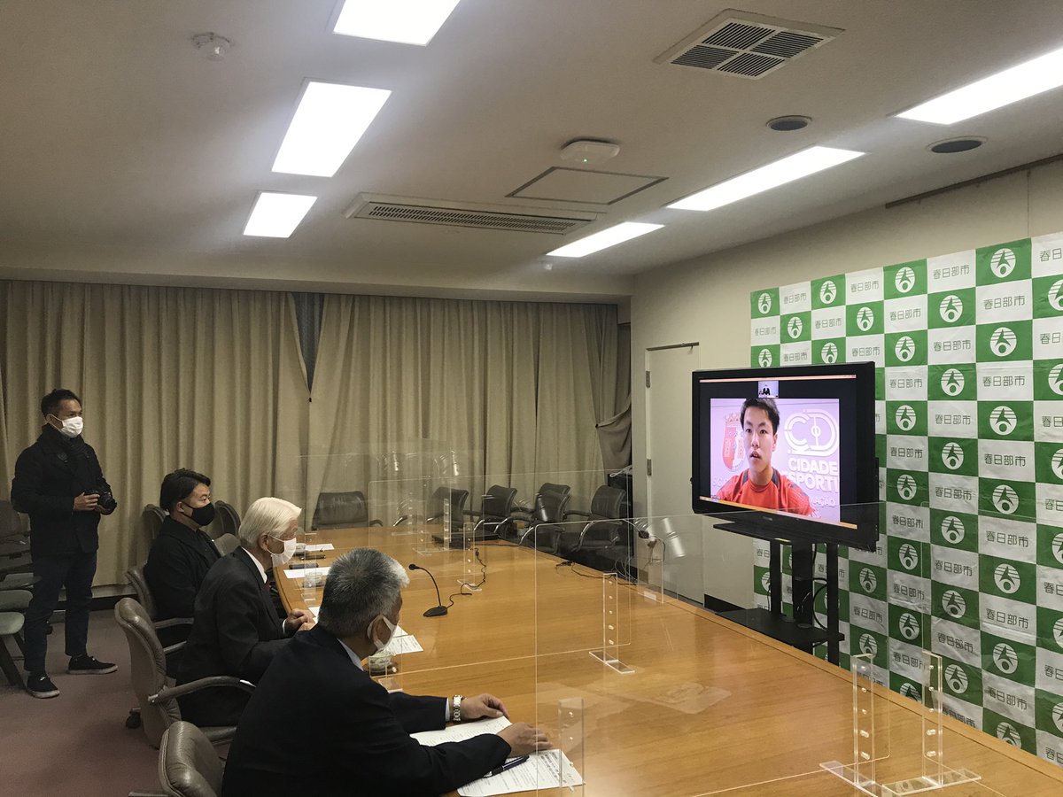 石川良三 春日部市長 ポルトガルの名門scブラガで活躍する春日部市出身の19歳 中村海渡選手とオンライン対談を行いました まさに名前のとおり海を渡り 慣れない外国での環境の中 夢に向かって挑戦する姿に心を打たれました 春日部から大エールを送り 石川良三 春日部市長 ポルトガルの名門scブラガで活躍する春日部市出身の19歳 中村海渡選手とオンライン対談を行いました まさに名前のとおり海を渡り 慣れない外国での環境の中 夢に向かって挑戦する姿に心を打たれました 春日部から大エールを送り