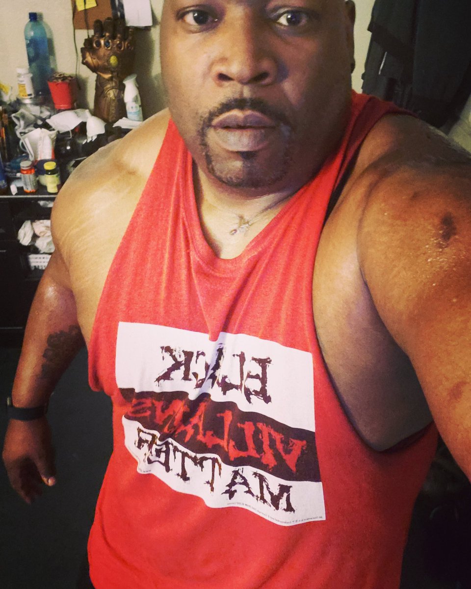 MrJayWashington's tweet photo. Lord Christ have mercy. It would have be MUCH EASIER to say the hell with this #workout and just chill out and order a shake or something but instead I fought through #corecardio in #FocusT25 ooh wee my lower back is screaming at me. #SuperVillainStatus #MrMirakuru #driven https://t.co/38bz2tAgFp
