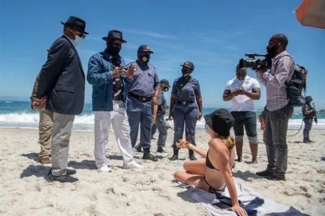 AdvoBarryRoux's tweet photo. Black Child you are on your own! https://t.co/OGQ00lLr1L