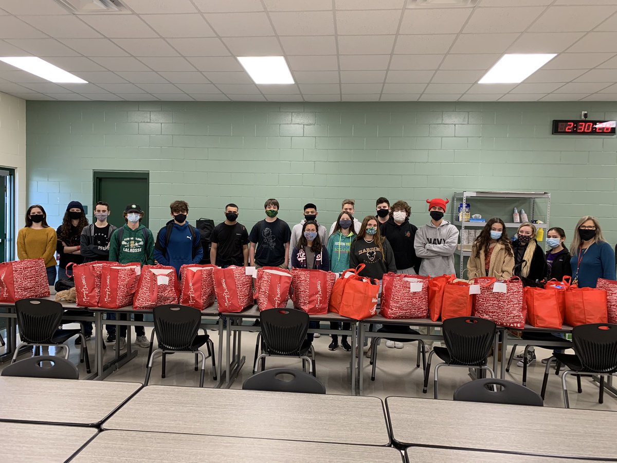 fi_fbla's tweet photo. Annual FIHS Christmas Cheer! Another great community service for our FIHS family! Thank you to all that gave in anyway to help spread a little holiday cheer! @FIHSBusiness @FloridaFBLA_PBL @ClayCTE @oneclayschools @fi_fbla https://t.co/whUD1DPsnA