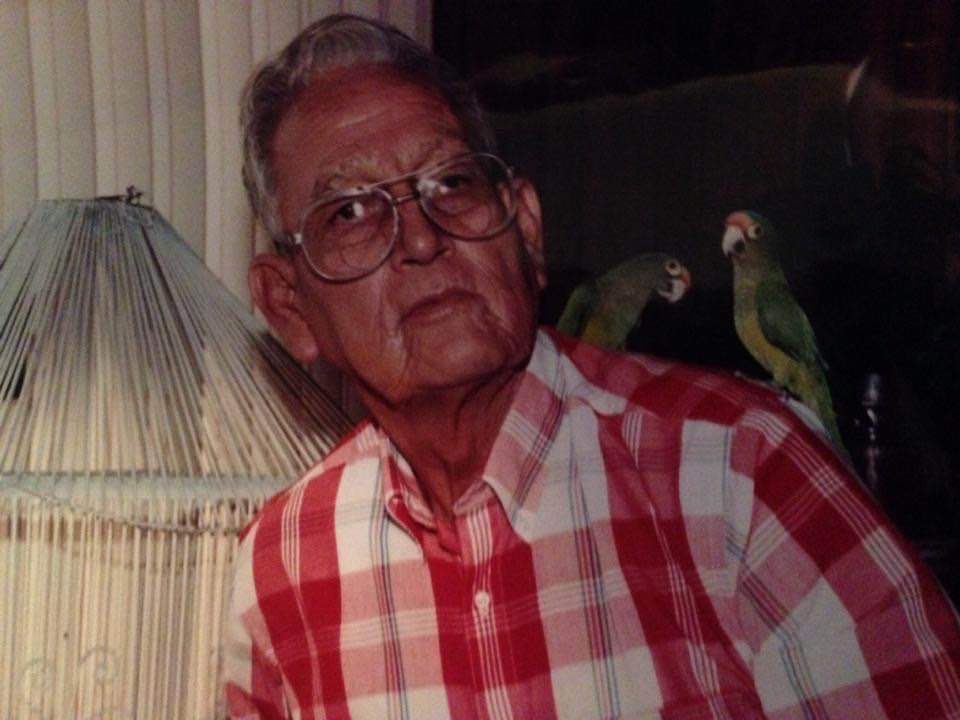 PatriciaG2020's tweet photo. #ThrowbackThursday wishing my grandfather was still around. Miss the summer vacation days we would travel to Mexico 🇲🇽 visiting family. We would ride in these boats &amp; climb the pyramids. 
@Proud2bYoungOrg #Proud2BYoung #STATENation @1STATENation @ATT @LifeAtATT @ATTimpact #Mexico https://t.co/XASDcmvizV