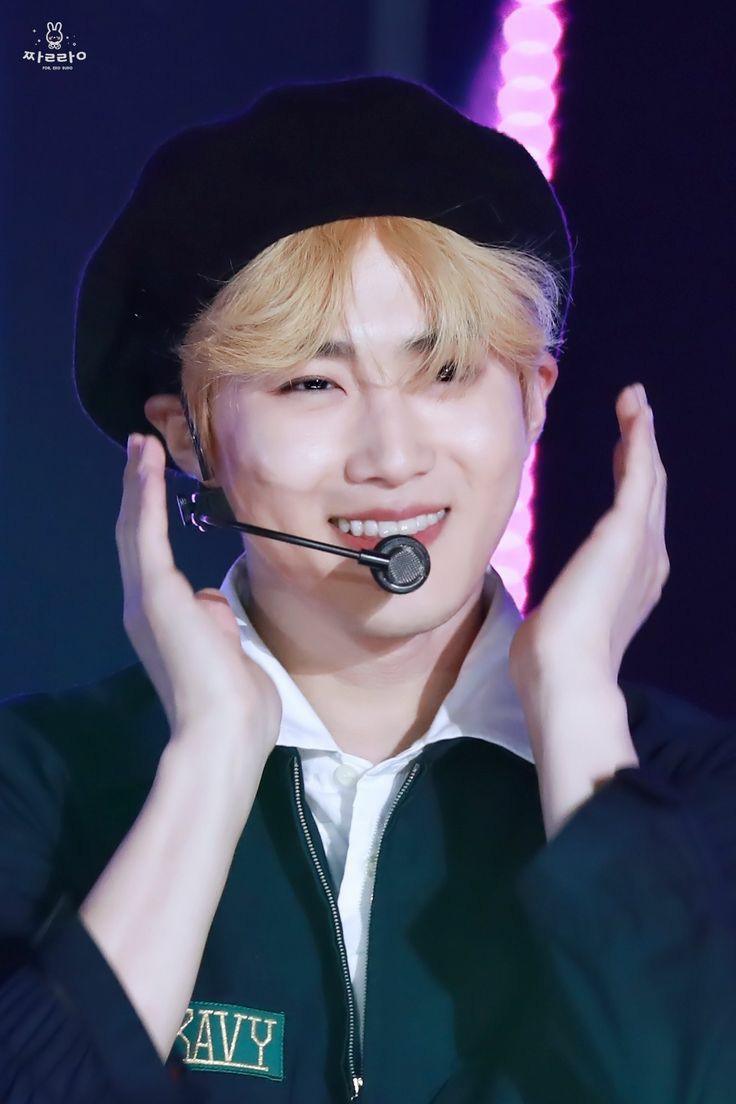 myeonsmiling tweet picture
