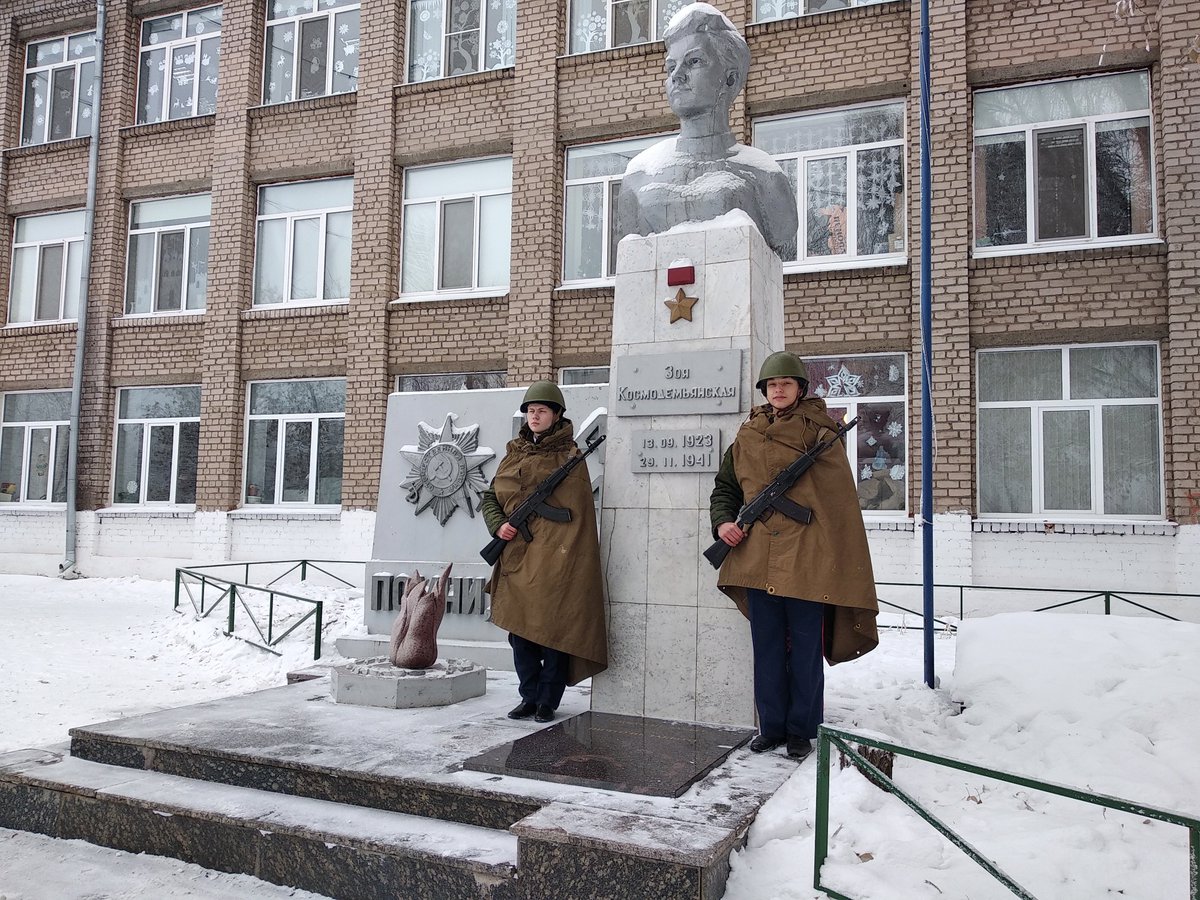 С целью сохранения исторической памяти и в знак ознаменования 75-летия Победы в 2020 году, в Год Памяти и Славы, в Самаре произведен ремонт 10 военно-исторических мемориальных комплексов (памятников) при образовательных учреждениях.