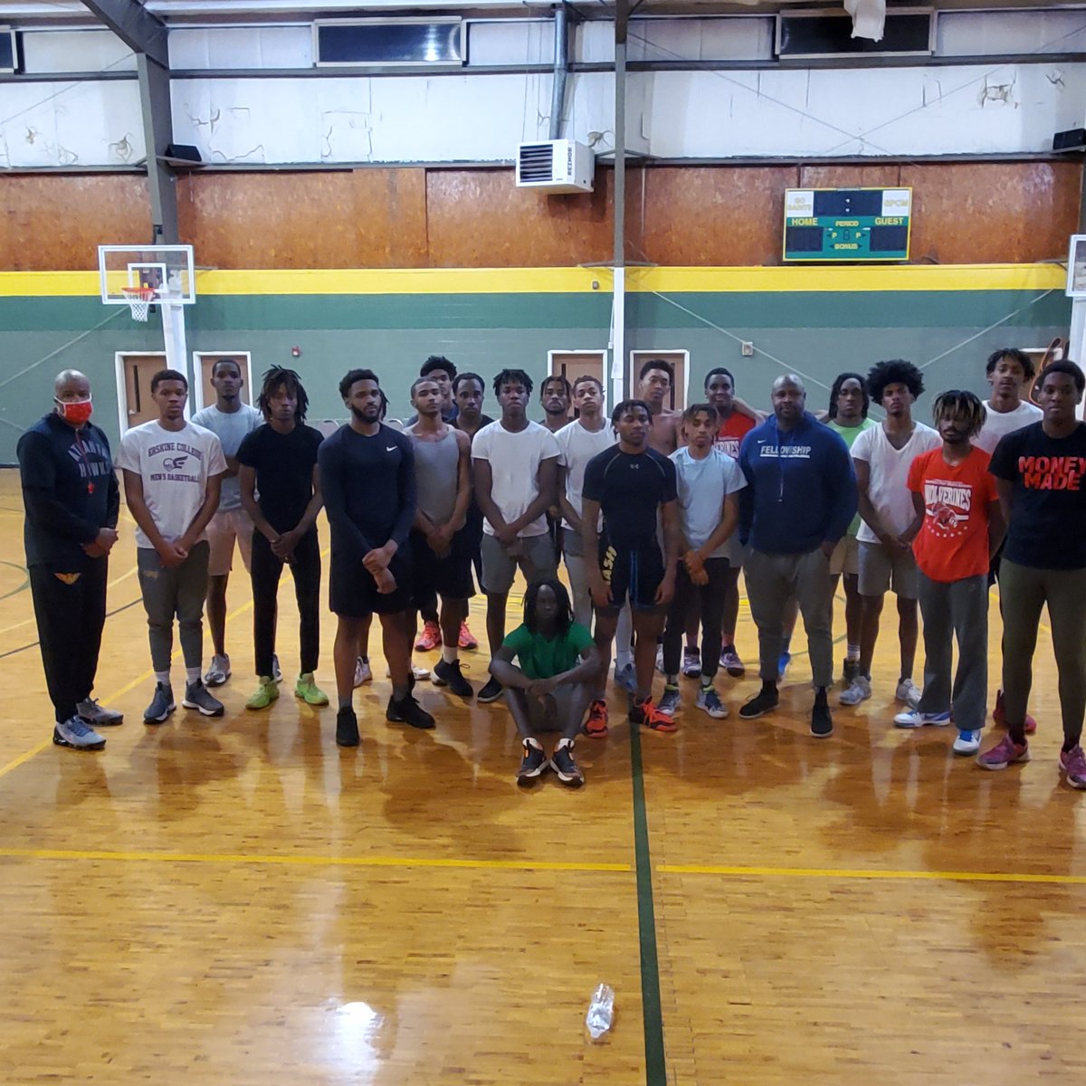 NewRockHoops's tweet photo. I would like to thank @TonyLaMarr33 and @chriscamsports for coming out to our practice and dropping knowledge on NewRock Prep players and coaches. This was a valuable experience for the program. #MustRespect #NewRockBasketball https://t.co/sHy8NEDVTq