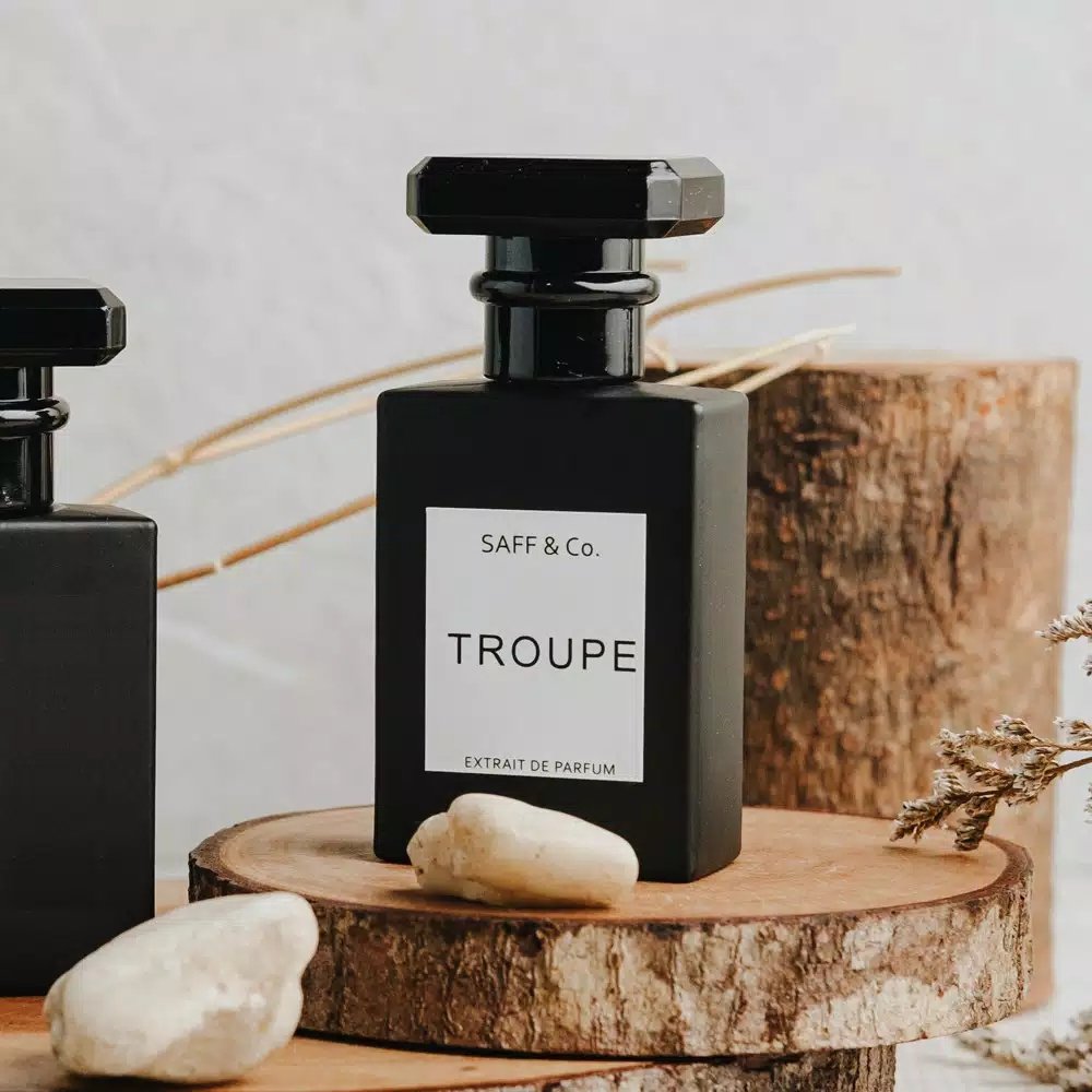 RacunProduk's tweet photo. Rekomendasi Parfum Local Brand yang wajib kamu coba! ☀️

         ☀️ [A Thread] https://t.co/jZATmaTBCD