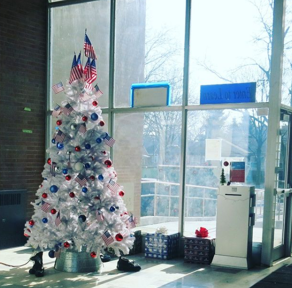 RickoverNavalHS's tweet photo. Wishing all our students, teachers, staff and their families the happiest of holidays!  Have a wonderful winter break and we'll see you in 2021. . . hopefully in person at some point--we miss you all! 
#HappyHolidays @ChiPubSchools https://t.co/DGowwnTDvI