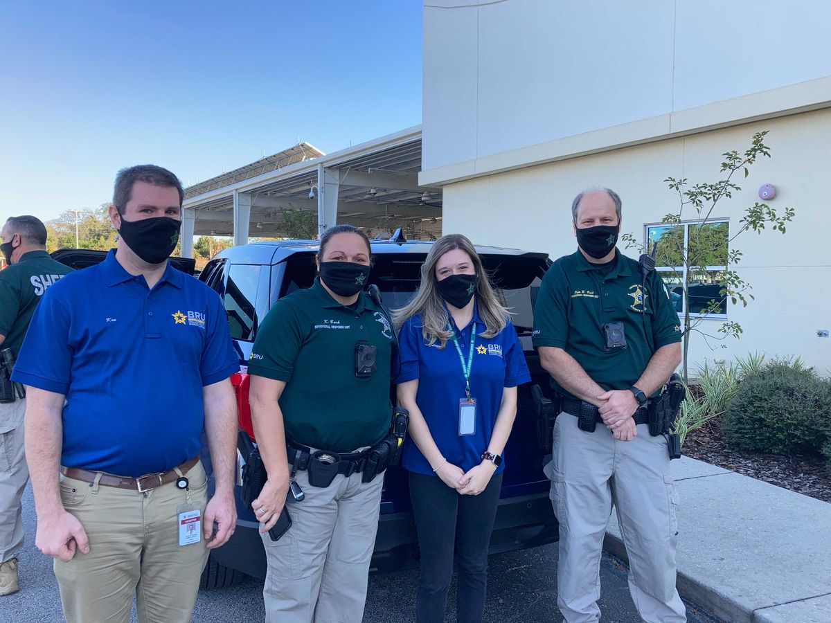 orlandosentinel's tweet photo. Orange Sheriff’s new unit will send mental health experts to crisis calls, follow ups https://t.co/9QtN86dQbF https://t.co/QTTwO4GFRU