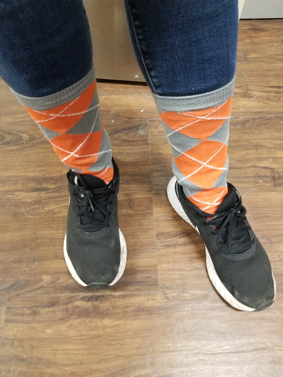 Styling with my home depot socks! Thanks to Kyle! (Jimmy 😉) #d274sockwars <a href="/SummerB_THD4026/">Summer Burton</a> <a href="/kyle_mckinnon12/">🅺🆈🅻🅴 🅼🅲🅺🅸🅽🅽🅾🅽</a>