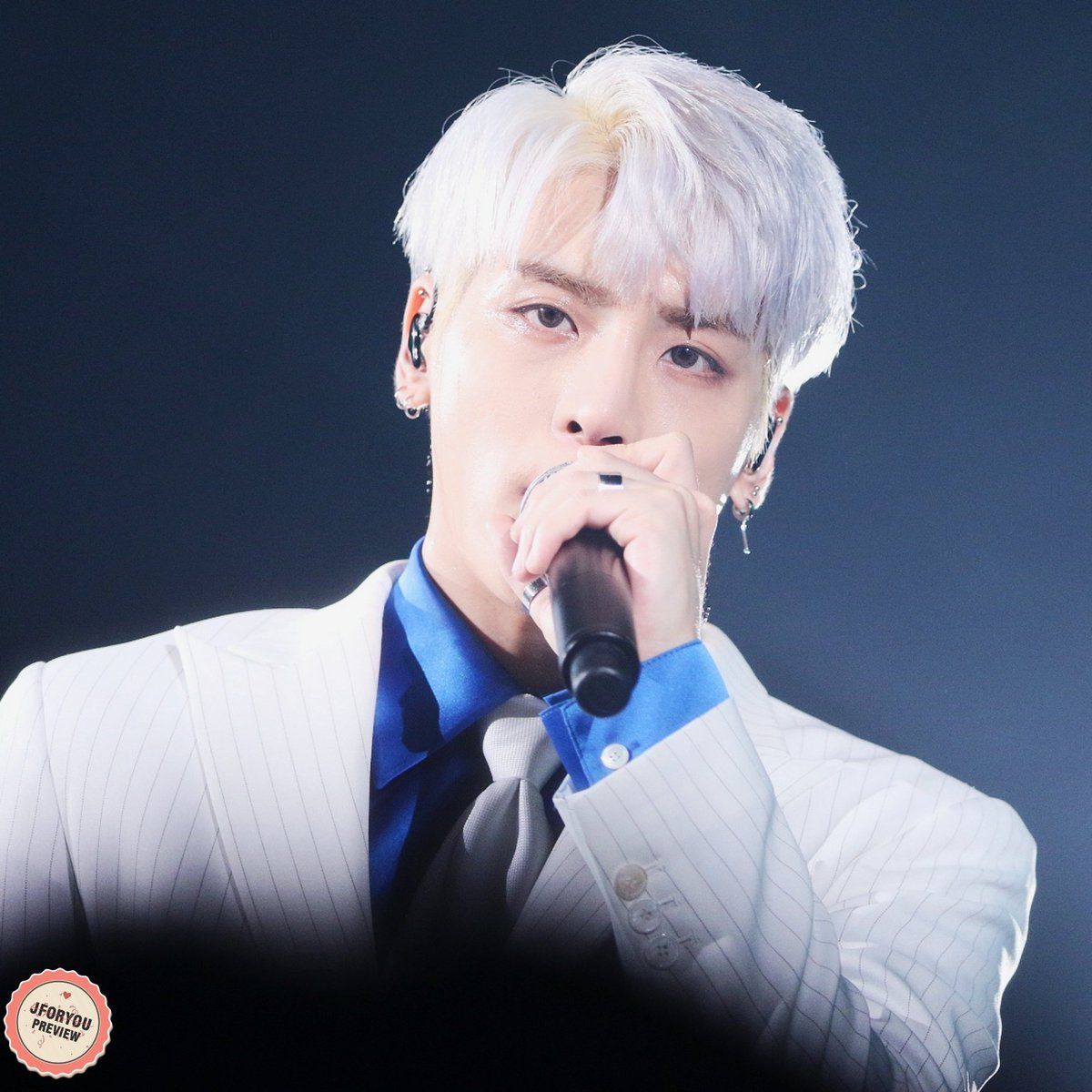 and_markie's tweet photo. "And it was all yellow. Your skin, Oh yeah your skin and bones, turn into something beautiful. Do you know, you know I love you so... you know i love you so" #Jonghyun #Yellow #myrod #ilykjh #YouDidWellJonghyun https://t.co/DiUvsBlzTr