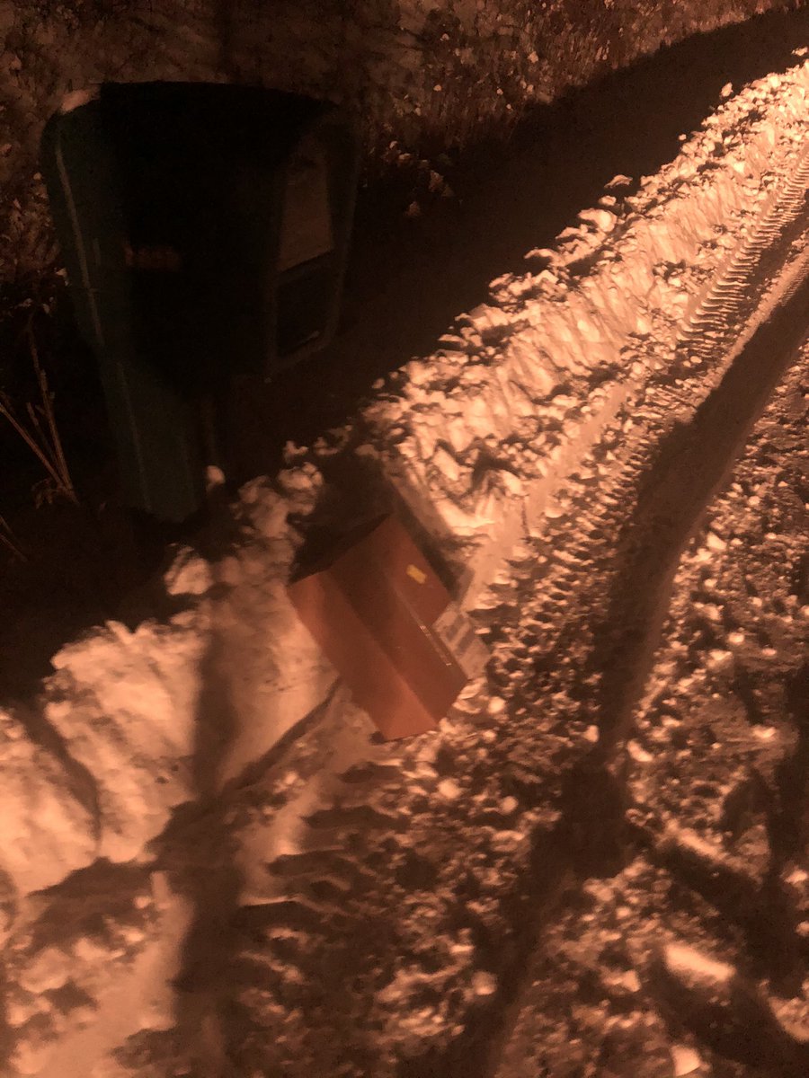 bacontweetsshit's tweet photo. @FedEx so ya’ll just leave Christmas presents in the road now? https://t.co/7L2YFjsFIb