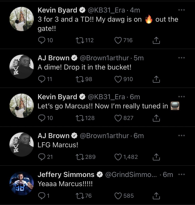 MySportsUpdate's tweet photo. #Titans players are watching their former QB.... and they like what they see so far: https://t.co/TUpnQJAvf1