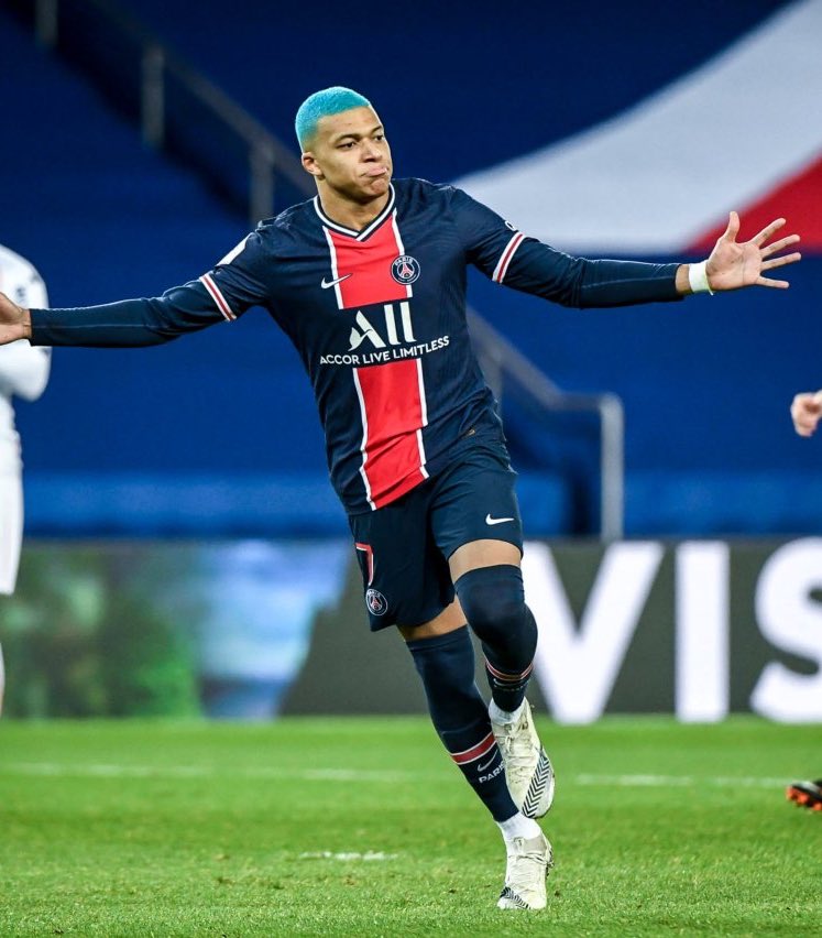 ⠀⠀⠀

𝐵𝑙𝑢𝑒 ℎ𝑎𝑖𝑟 𝑎𝑡 𝑖𝑡’𝑠 𝑓𝑖𝑛𝑒𝑠𝑡.