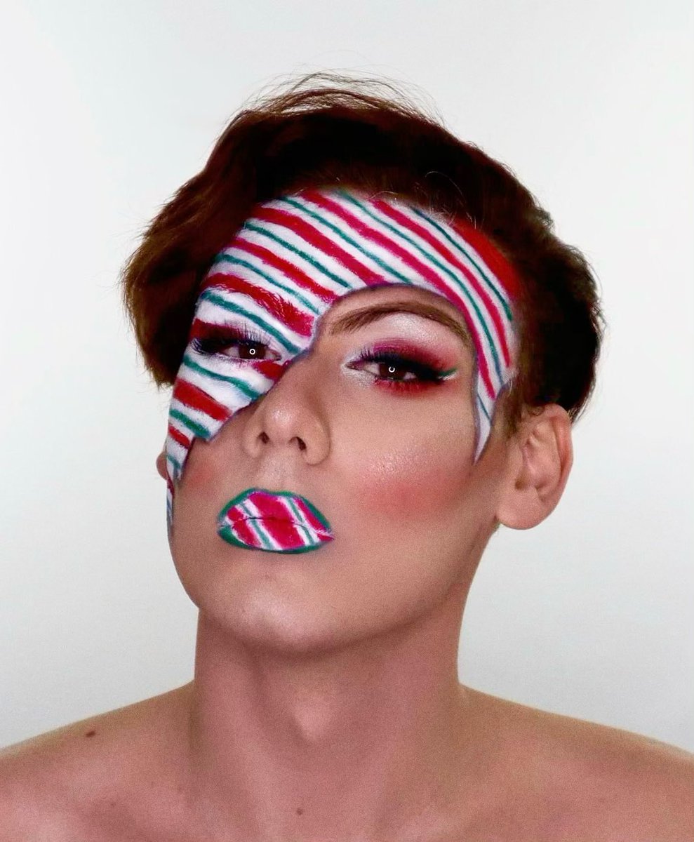 MichaelDavidTV's tweet photo. so sweet, then i get a little angry, yeah✨ @ladygaga 
——
@hauslabs #eyedentify gel liner shades “aura” &amp; “grime”, “super model” rip lip liner, #glamattack shades “glamour puss” &amp; “flash”, glamroom no. 1 palette shade “top hat”  #headrush blush duo ❤️🤍💚 #candycanedream https://t.co/Uy4TyFc2C8