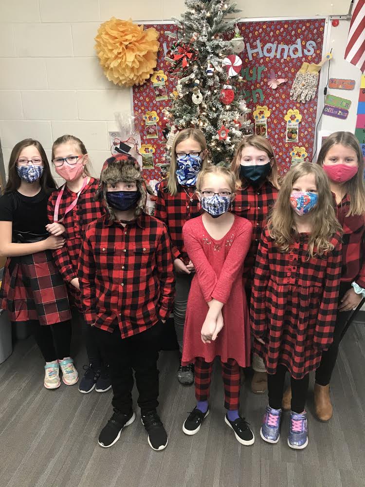AlwardElem's tweet photo. Our kids looked top notch today dressed in plaid and flannel today! #holidayspiritweek2020 https://t.co/DUp73ZloHm