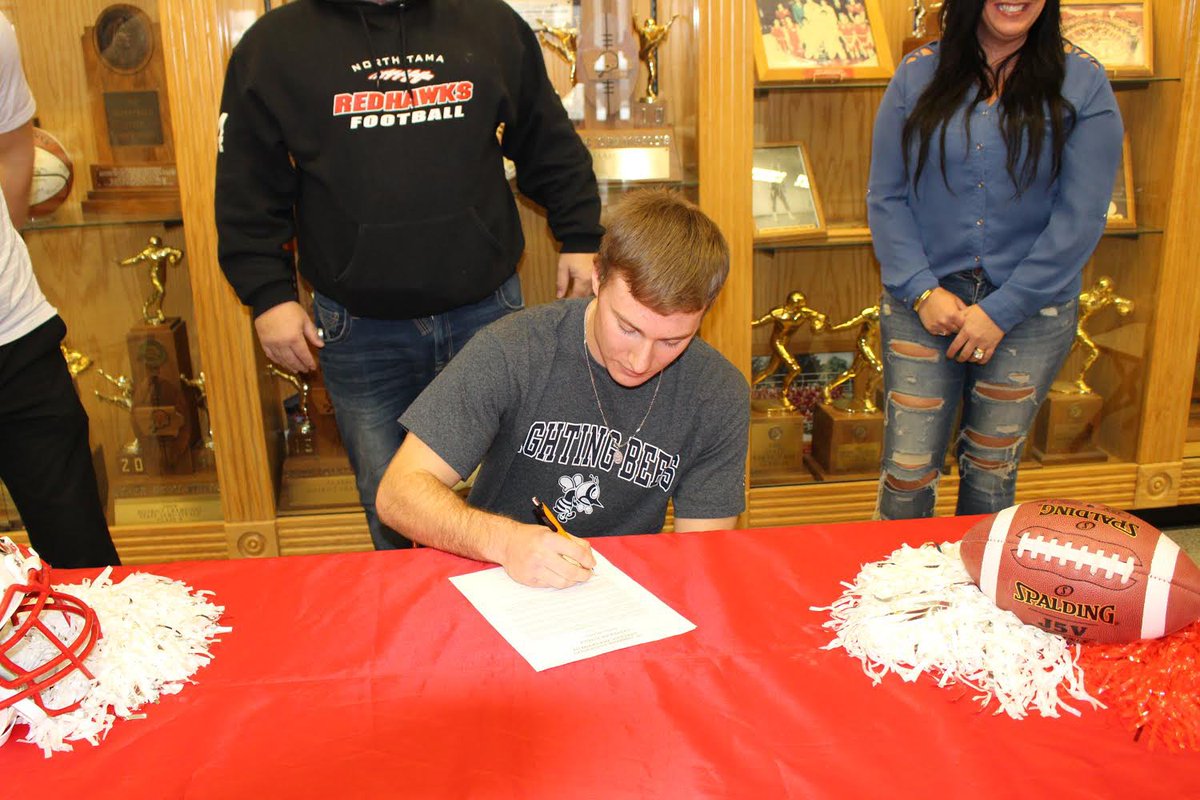 sdbradley07's tweet photo. So proud of this young man. Cheers to your future son. @AshtonB191  signed today to play football with St.Ambrose for college. https://t.co/mW7XYJXbgM