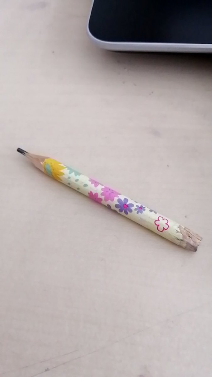 雷さんの嫁 ちびちび鉛筆よさようなら ちびちび鉛筆もカッターで削るのが大変になってきたので そろそろ引退頂いて 新しい鉛筆君を使おうっと 新しい鉛筆候補はこの娘が小学生の時に噛んだ鉛筆にするか 候補はまだまだある なぜ子供は鉛筆を噛む 雷さんの嫁 ちびちび鉛筆よさようなら ちびちび鉛筆もカッターで削るのが大変になってきたので そろそろ引退頂いて 新しい鉛筆君を使おうっと 新しい鉛筆候補はこの娘が小学生の時に噛んだ鉛筆にするか 候補はまだまだある なぜ子供は鉛筆を噛む