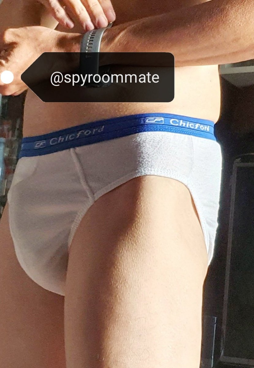 spyroommate's tweet photo. แอบถ่ายรูมแมทแต่งตัวไปทำงาน เกงใน��้านๆสีขาวควยตุงๆ ยั่วสายตายามเช้า😋
#แอบถ่ายรูมเมท #เเอบถ่าย #กางเกงใน #เป้าตุง https://t.co/H8aVDm7mYz