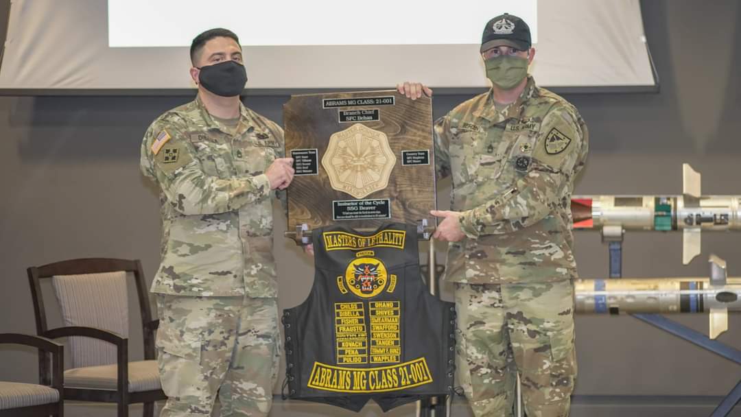 1SGMasterGunner's tweet photo. Abrams and Stryker Master Gunner classes 21-001 graduated yesterday. Commanders, PUT EM TO WORK... Congrats to you all. 14 new Abrams Mike Golfs, and 5 new Stryker Mike Golfs.
@ArmorSchool @316CAVBDE @ChapterUscaa #MikeGolf #MasterGunner @TRADOCCSM https://t.co/RDfcZ6SkKk
