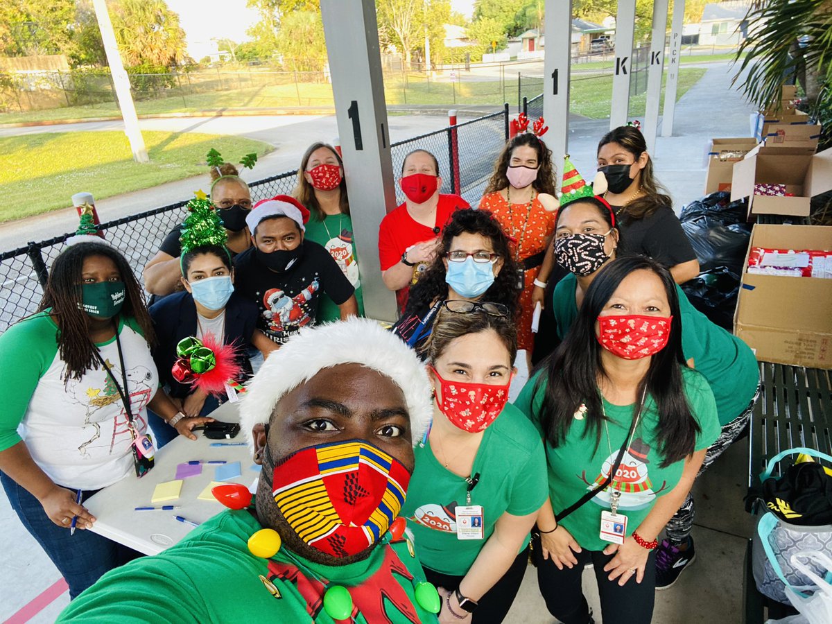 4literacylife's tweet photo. A Christmas miracle happened @HighlandElemPBC Today our distance learners picked up their gifts &amp; tomorrow our brick &amp; mortar students will each take home their wrapped gifts.Thank you @emartinezPBC &amp; @SashaFuego for spearheading this!Our hearts are full! @villani824 @epwlandp 🎄 https://t.co/jwJPcJP6FK