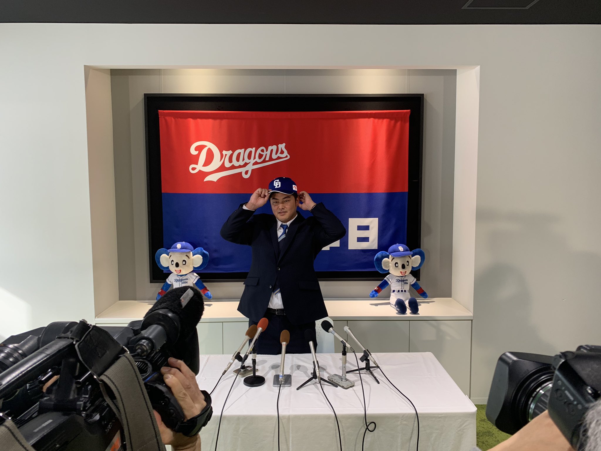 前楽天・山下斐紹選手の中日ドラゴンズ入団会見が行われる!「楽天でも一緒だった与田監督を胴上げしたい」