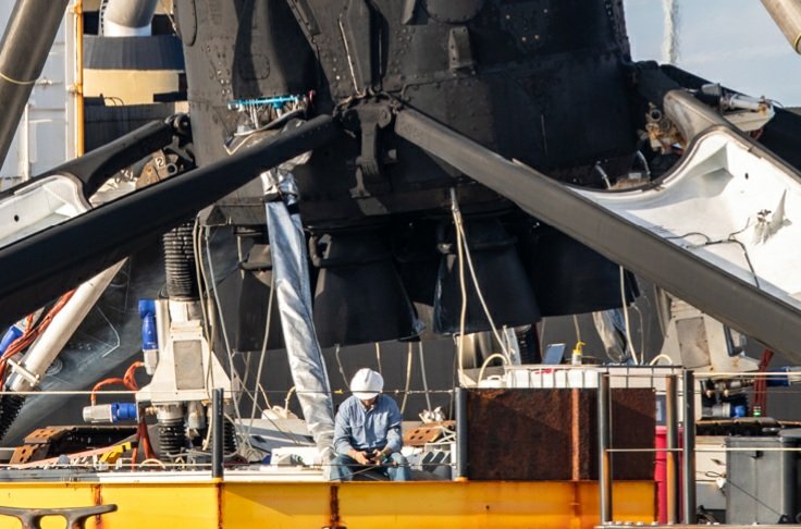 SchilkeScott's tweet photo. Sitting on #Octagrabber with 9 flight proven #falcon9 #Merlin engines behind you has to be a cool experience but for now his phone is more interesting. Is that a 10 degree lean or more? @SpaceX #SpaceXFleet #b1051.7 #SXM7 @Falcon9Block5 @SpaceXFleet @SpaceIntellige3 @emvi84 🚀🇺🇲 https://t.co/qOBOSZnBJk