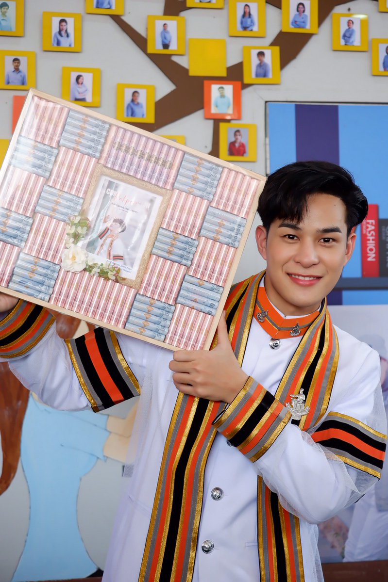 FMitchy13's tweet photo. Wish you happiness and a successful life baby...Hope you like our simple gifts to u...to my gang thank you..to sis @agomt777  thank you so much for helping us...Next time again ok.🤣🤣🤣😍😍
#ArtPakpoom 
#ARTGRADUATIONDAY 
#Boyyent
#SecretAdmirerTheSeries https://t.co/tioFBVksv1