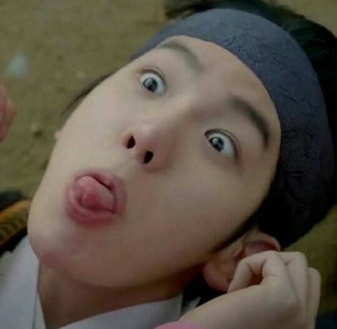 BAEKHYUN silly pictures - a very short thread