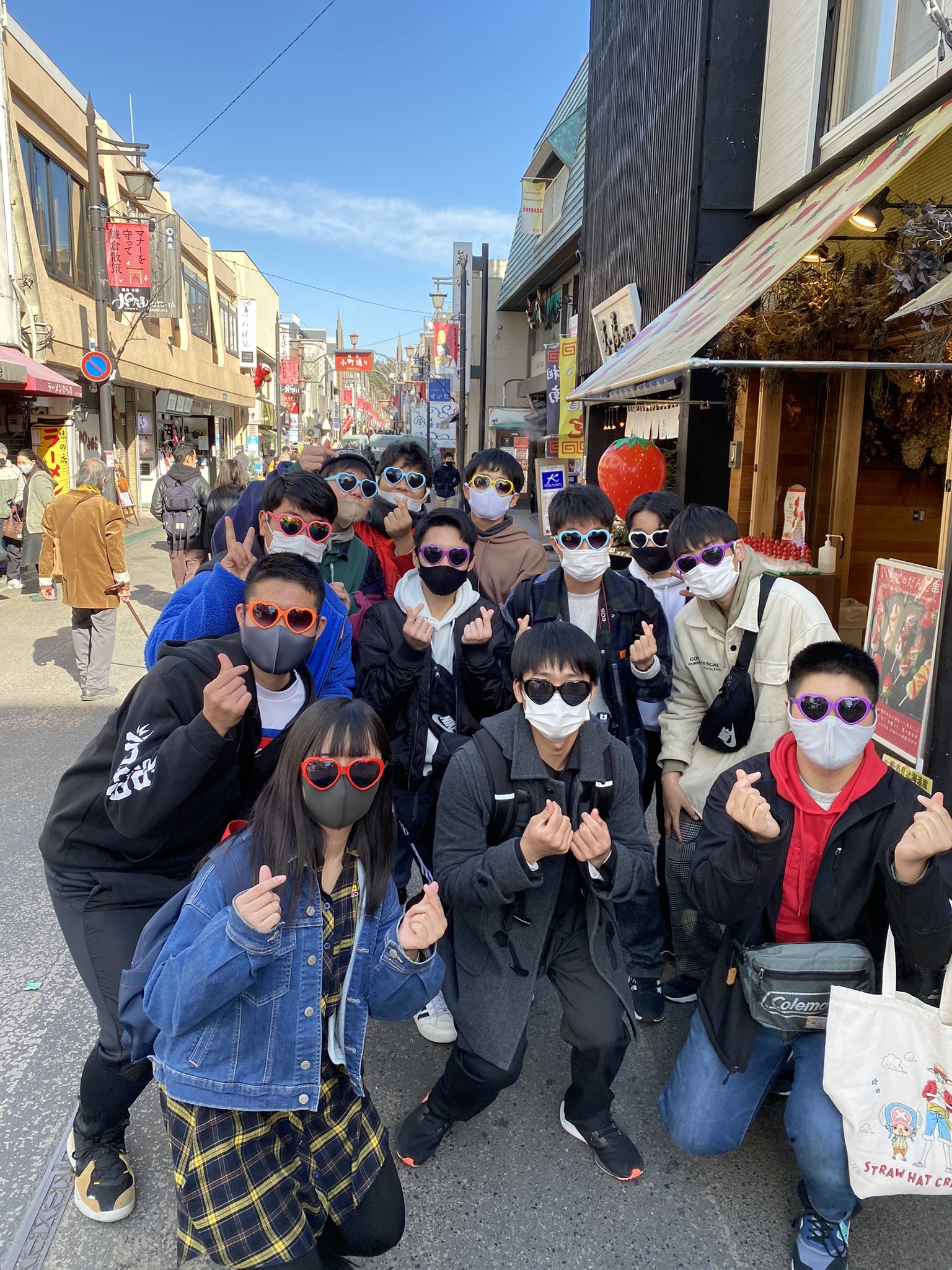 鎌倉 ギャラリー雅みやび おみやげ社長 皆んなでお揃のサングラスを買ってくれたよ 晴れて良かったね 鎌倉楽しんでね Gotoトラベル 地域共通クーポン 鎌倉 小町通り お土産 鎌倉土産 鬼滅の刃 鬼滅の刃鎌倉限定 修学旅行 人気のお土産