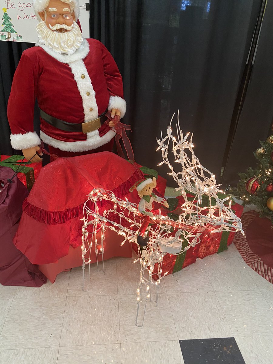 PlainVElemSCS's tweet photo. Buddy took a reindeer ride last night! #HolidaySeason #elementaryschoolfun https://t.co/efZ2EcR8Cu