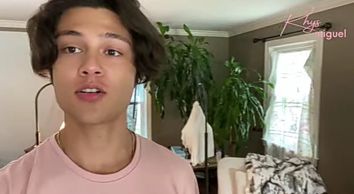 Ang gwapo naman po. <a href="/rhys_miguel/">Rhys Miguel</a>

RHYS SECOND VLOG