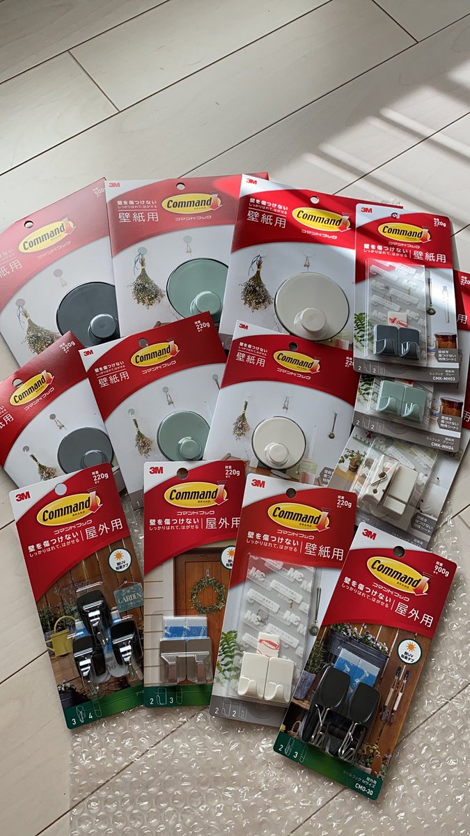 まさみ R 部屋に絵とか飾るの好きなので たまらんです ง ౪ ว 外にリースも飾れるんだ ง ౪ ว 嬉しい コマンドフック